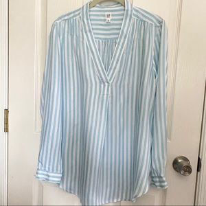 NWOT Gap Maternity Split Neck Popover Shirt